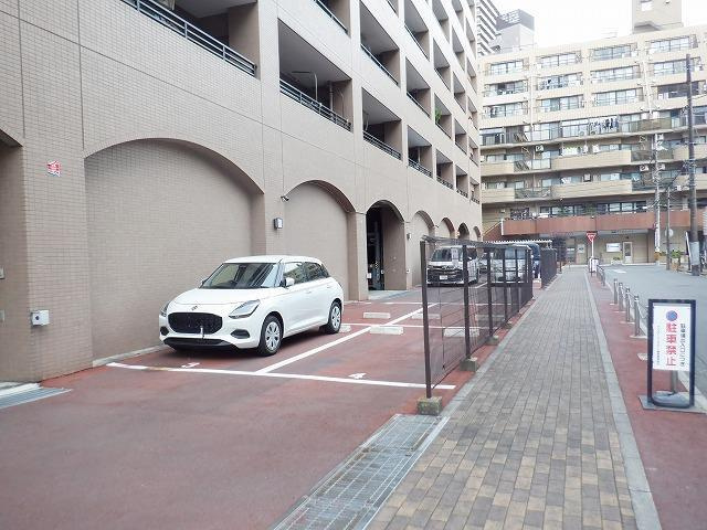ナイスアーバンステイツ綱島の駐車場