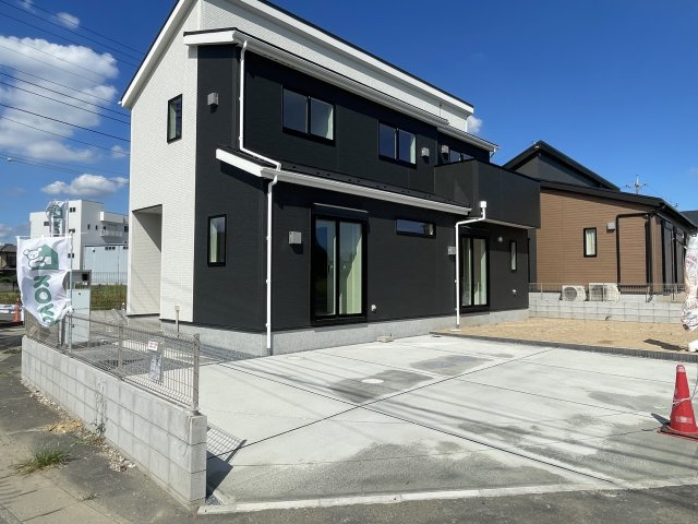 藤岡市下栗須24-1期（全4棟）1号棟の前面道路含む現地写真