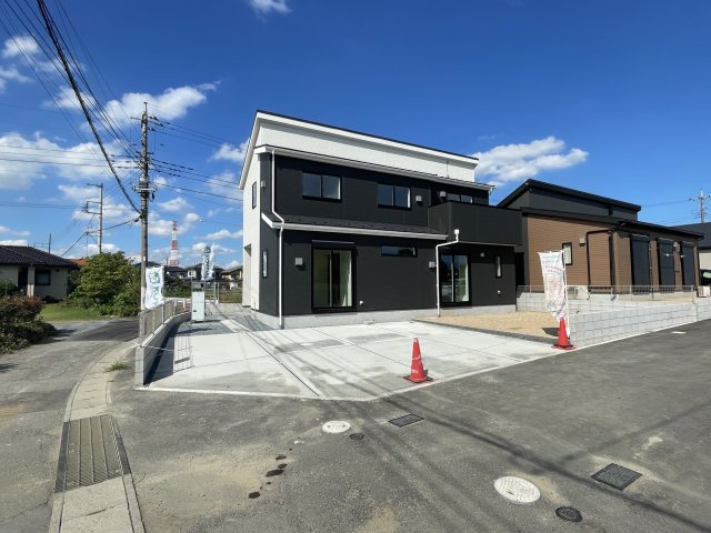 藤岡市下栗須24-1期（全4棟）1号棟の前面道路含む現地写真