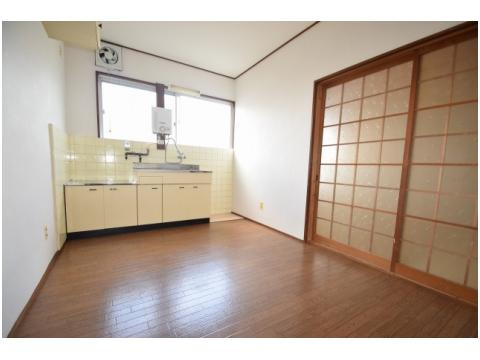 春日丘ハイツA棟の居間・リビング
