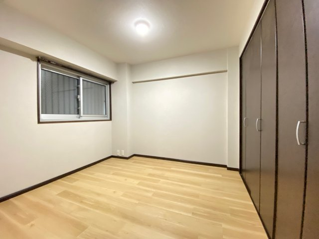 ディックピア鶴瀬の洋室