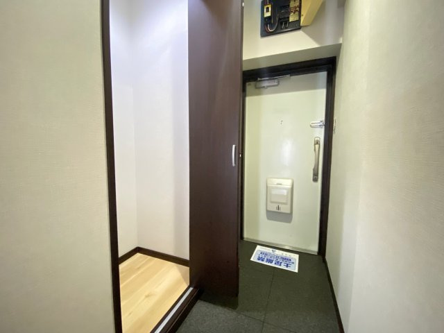 ディックピア鶴瀬の玄関