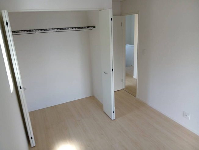【洋室】 | 沼津市西間門第10 新築建売分譲住宅 土地＋建物 TW06171 | 沼津市西間門　3号棟　2階5.7帖　※令和8年８月１0月撮影