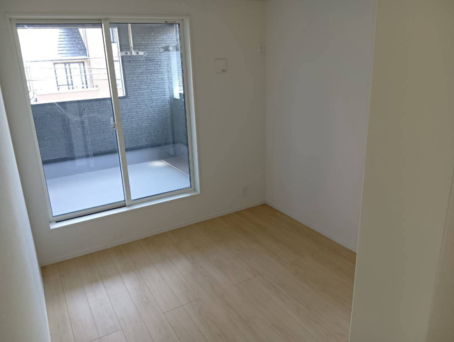 【洋室】 | 沼津市西間門第10 新築建売分譲住宅 土地＋建物 TW06171 | 沼津市西間門　3号棟　2階5.7帖　※令和8年８月１0月撮影