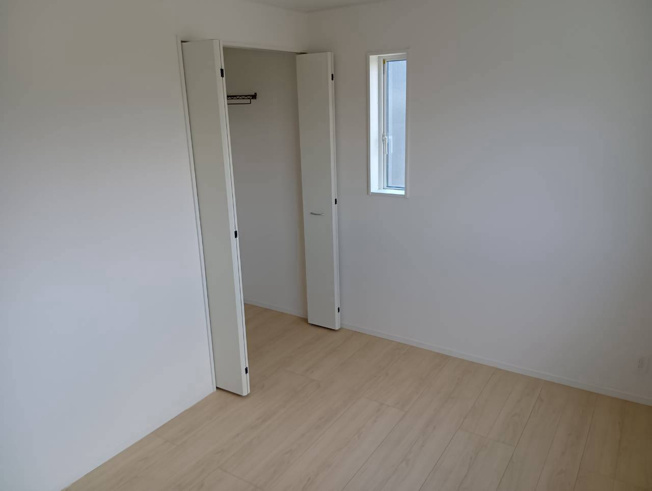 【洋室】 | 沼津市西間門第10 新築建売分譲住宅 土地＋建物 TW06171 | 沼津市西間門　2号棟　2階6帖　※令和8年８月１0月撮影