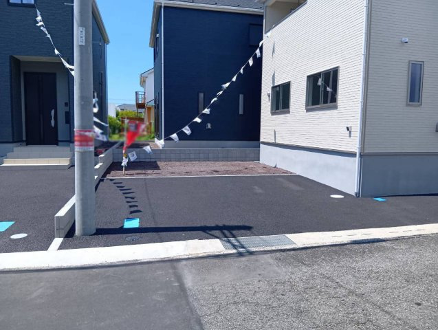 【駐車場】 | 沼津市西間門第10 新築建売分譲住宅 土地＋建物 TW06171 | 沼津市西間門　２号棟　駐車スペース　※令和8年８月１0月撮影