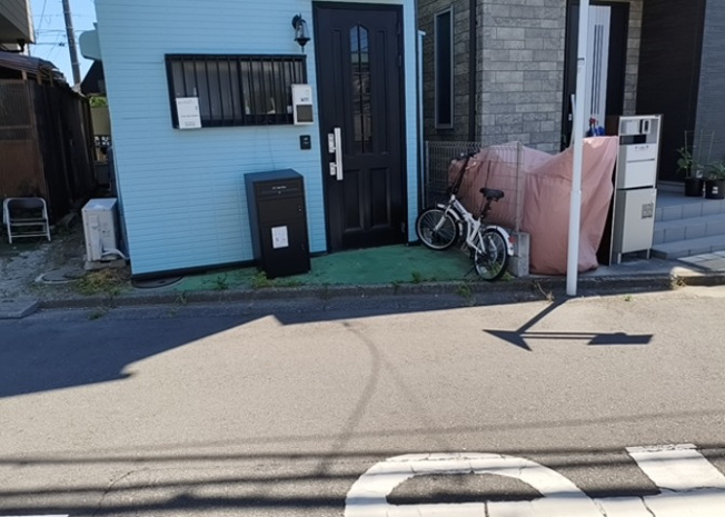 【内装】 | 玄関ポーチにおいて最も重視すべきと言っても良いのが広さです。適切な広さの玄関ポーチでないと外見的なバランスは崩れてしまいますし、何より使いにくくなってしまいますので、現地で実際に下見をしてみましょう！