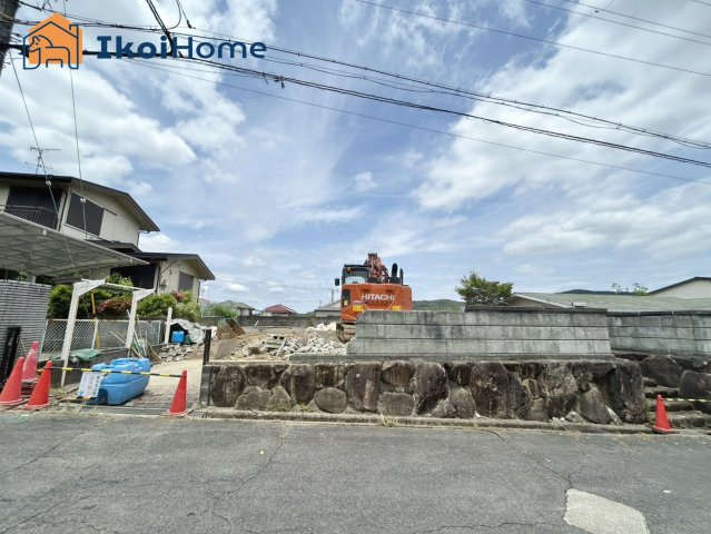 神戸市西区秋葉台３丁目　土地の前面道路含む現地写真|●資料・カタログのご請求無料●最寄り駅の木幡駅までは徒歩10分。駅ちかで通勤や通学に便利な立地です