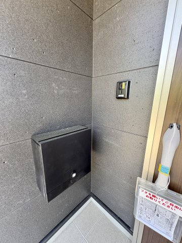 筑後市常用　第5　1号棟の玄関|宅配ボックスつき