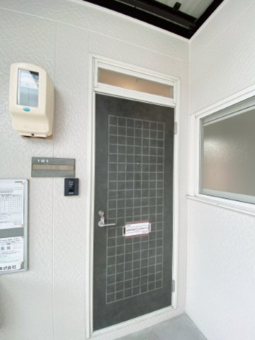 ファミールユタカ　Aの玄関|別号室の写真となります
