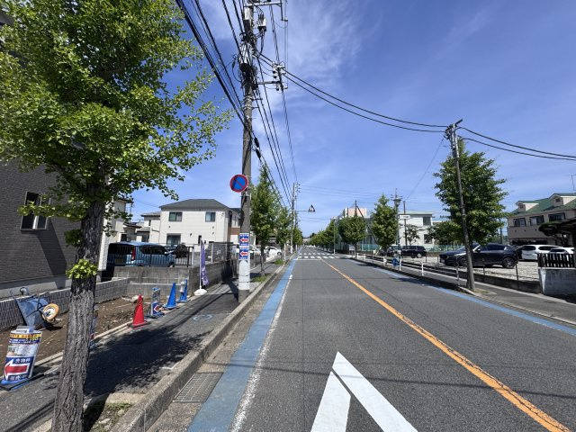 南大野１丁目10番【大野小学校:徒歩３分】の前面道路含む現地写真|北東側前面道路・幅員約13ｍ