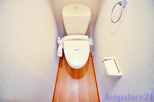 レオパレスナチュールのその他|明るく清潔感のあるトイレ。温水洗浄便座　完備！！