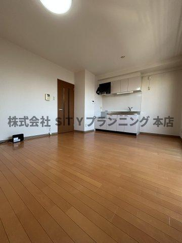 仲介手数料０円！レージュ庄内通の居間・リビング