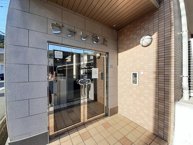 ヴァレ谷上のエントランス