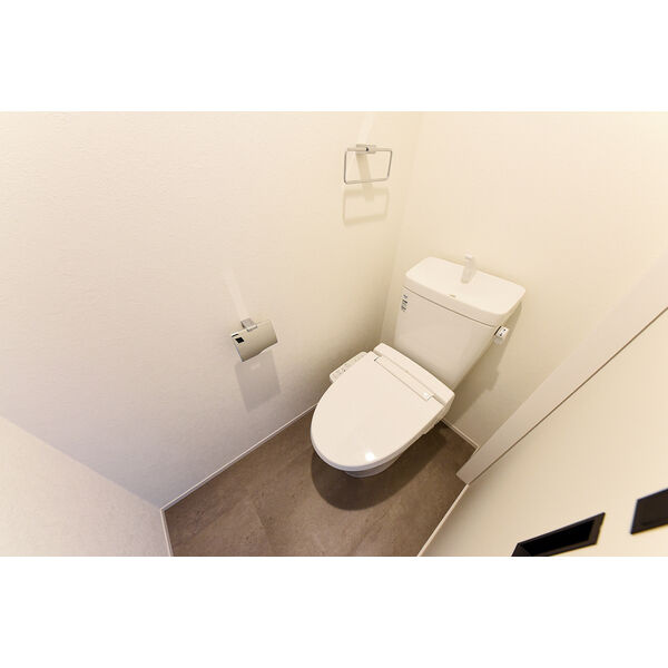 Warren koyoⅠのトイレ|落ち着いた色調のトイレです