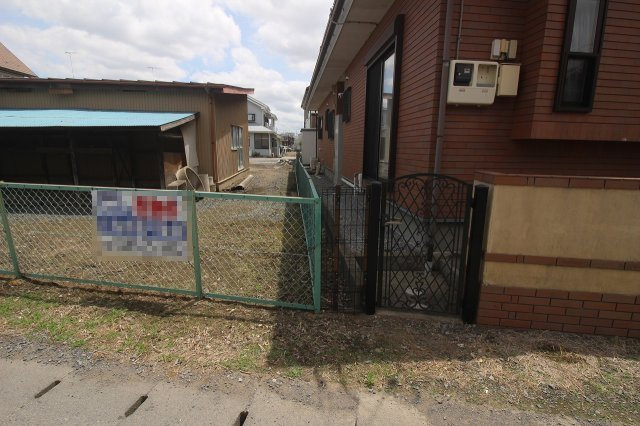 小山市神山2丁目の外観|南側との境界部分（2026年5月撮影）