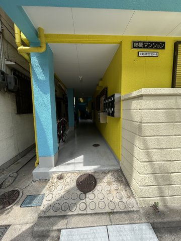 勝間マンションのエントランス|建物の内部です