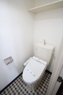 【トイレ】 | ラ・プリメーラ | ※同建物ほかのお部屋の写真です。