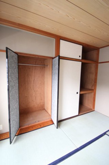 【収納】 | ラ・プリメーラ | ※同建物ほかのお部屋の写真です。