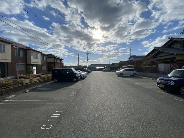 パルテール加古川の駐車場