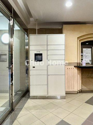 エクセル西葛西の設備|【宅配ボックス】在宅時・不在時に関わらず、居住者の代わりに非対面で宅配物を受け取ってくれる便利な設備です。わかりやすくご説明致しますので見学時にはお部屋だけではなく共用部分もぜひチェックしてください。