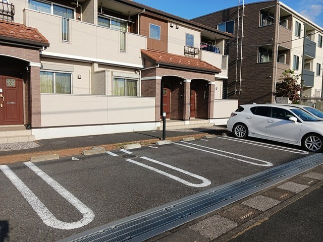 アルドールの駐車場