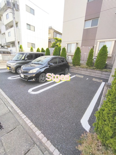 カーサ シエロの駐車場