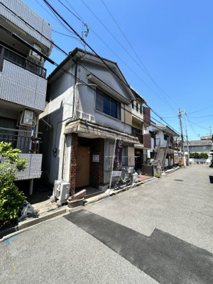 【前面道路含む現地写真】 | ■高槻市南松原町■建築条件無しの整形地 | ■建築条件無しの整形地(お好きなハウスメーカーにて建築可能です)
■有効宅地面積59.8平米（約18.08坪）