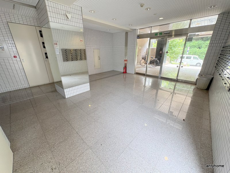 INOVE上山手　仲介手数料無料のロビー
