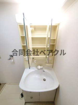 【独立洗面台】 | カサ・デ・高ノ手 | 独立洗面台、小物を置くことができて便利です