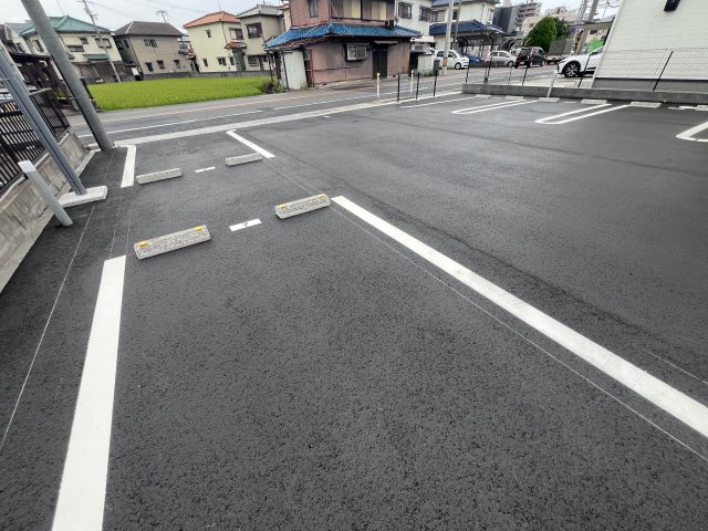 コーワロジデンスの駐車場