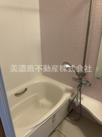 ６６９７９　羽島郡岐南町徳田西中古戸建ての浴室