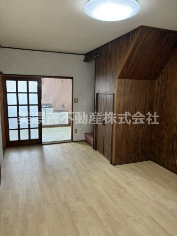 ６６９７９　羽島郡岐南町徳田西中古戸建ての居間・リビング