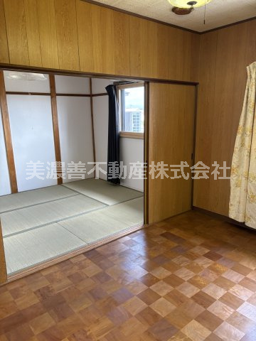 ６６９７９　羽島郡岐南町徳田西中古戸建ての洋室