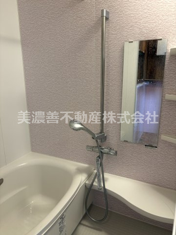 ６６９７９　羽島郡岐南町徳田西中古戸建ての浴室
