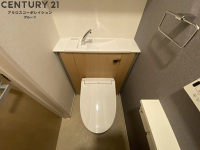 温水洗浄便座付きのトイレです♪