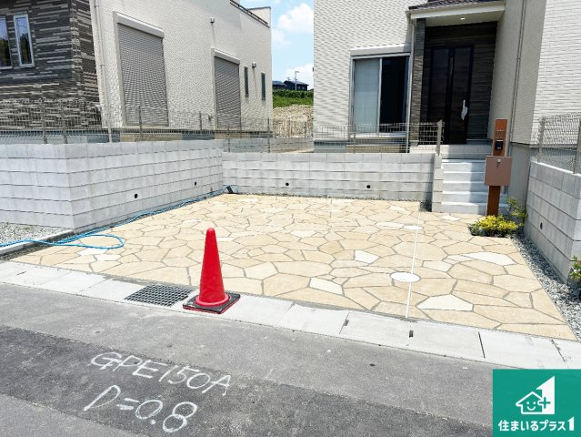●生駒市萩の台　新築一戸建ての駐車場|駐車スペース！散水栓があるので、こまめに愛車を洗えます！