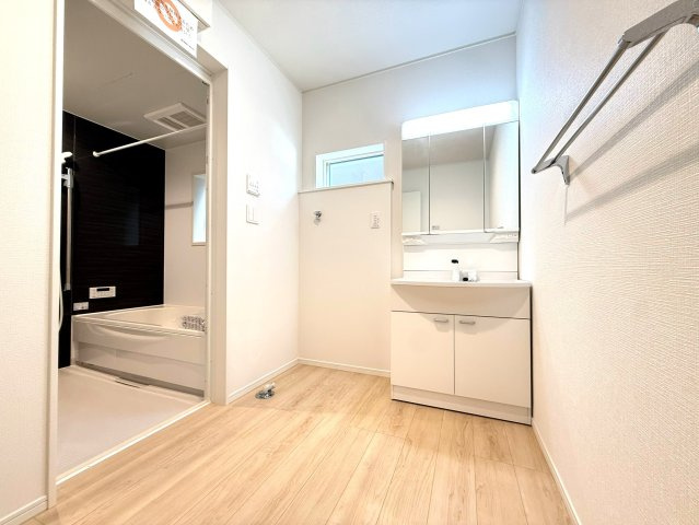 新築戸建　沼津市高尾台第6　全４棟　３号棟の洗面所|ゆとりある洗面所。