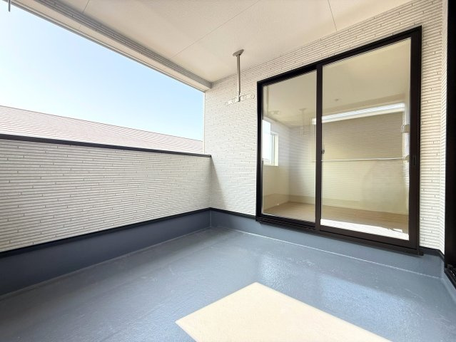 新築戸建　沼津市高尾台第6　全４棟　３号棟のバルコニー|急な天候の変化も安心のインナーバルコニー。
