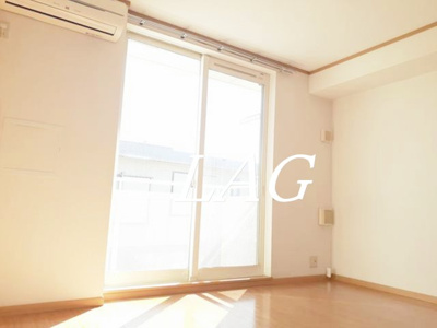 【居間・リビング】 | ドゥーメゾンⅡ番館 | 洋室のお部屋です。