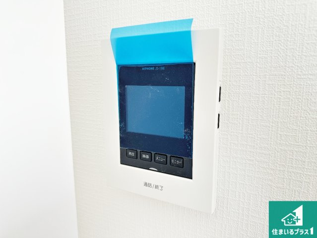 ●生駒市萩の台　新築一戸建ての防犯設備|カラーモニターインターホン！声だけでなく来訪者の姿や顔がモニターで確認できるので、小さなお子様がいらっしゃるご家庭でも安心できます！