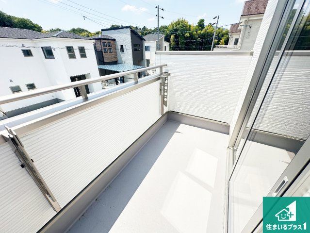 ●生駒市萩の台　新築一戸建てのバルコニー|日当たりのよいバルコニー！お部屋が開放的に！