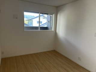 塩尻市塩尻町　新築戸建の洋室