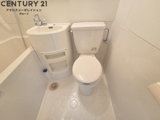 浴室内にトイレがあります！