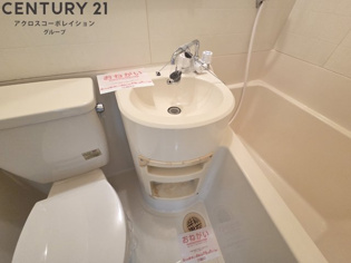 浴室内に洗面台が付いています！
