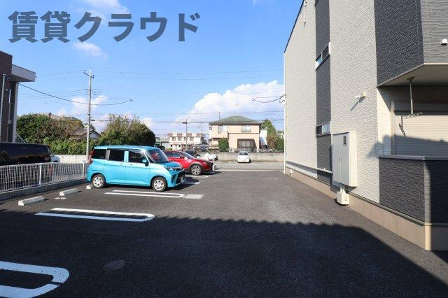 グレイス　ハーモニーの駐車場|車をお持ちの方に嬉しい駐車場付きの物件です！