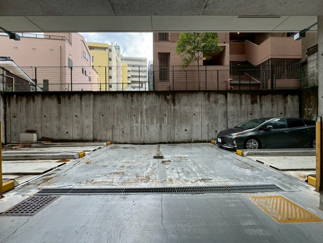 メゾン・ド・オーキッド　名古屋市賃貸　仲介手数料無料の駐車場