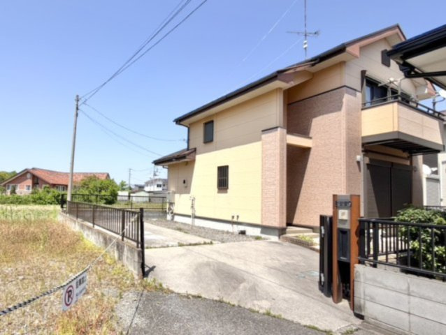 【中古戸建】熊谷市上之の外観|■外観｜住宅街の中でも圧迫感が少なく、のびのびとした暮らしが叶う立地となっています。
