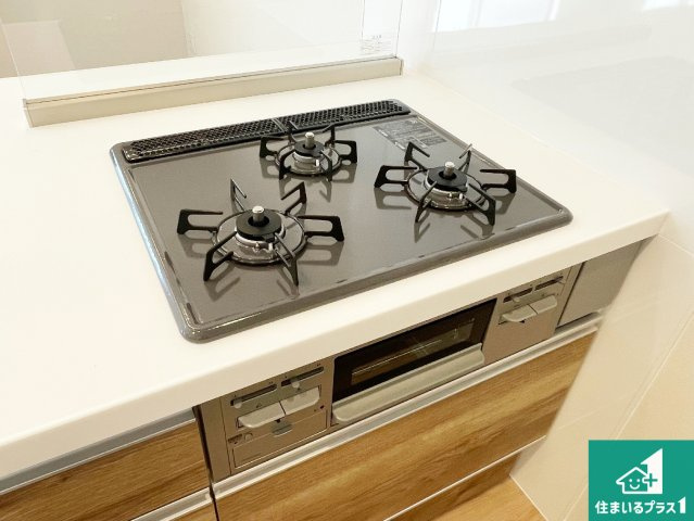 プレジデント宝塚の設備|ダブル高火力Ｓｉセンサー付きコンロ！３口あるので、まとめて料理をする時も大活躍！