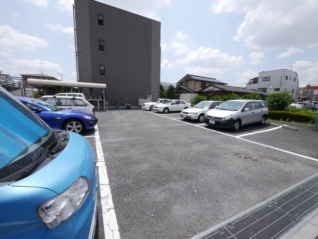 アンプルール フェール グランデールの駐車場